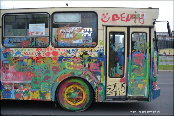 ZMKS sprzedał kolorowy autobus