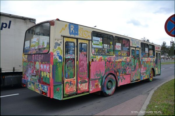 ZMKS sprzedał kolorowy autobus