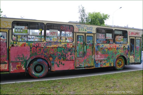 ZMKS sprzedał kolorowy autobus